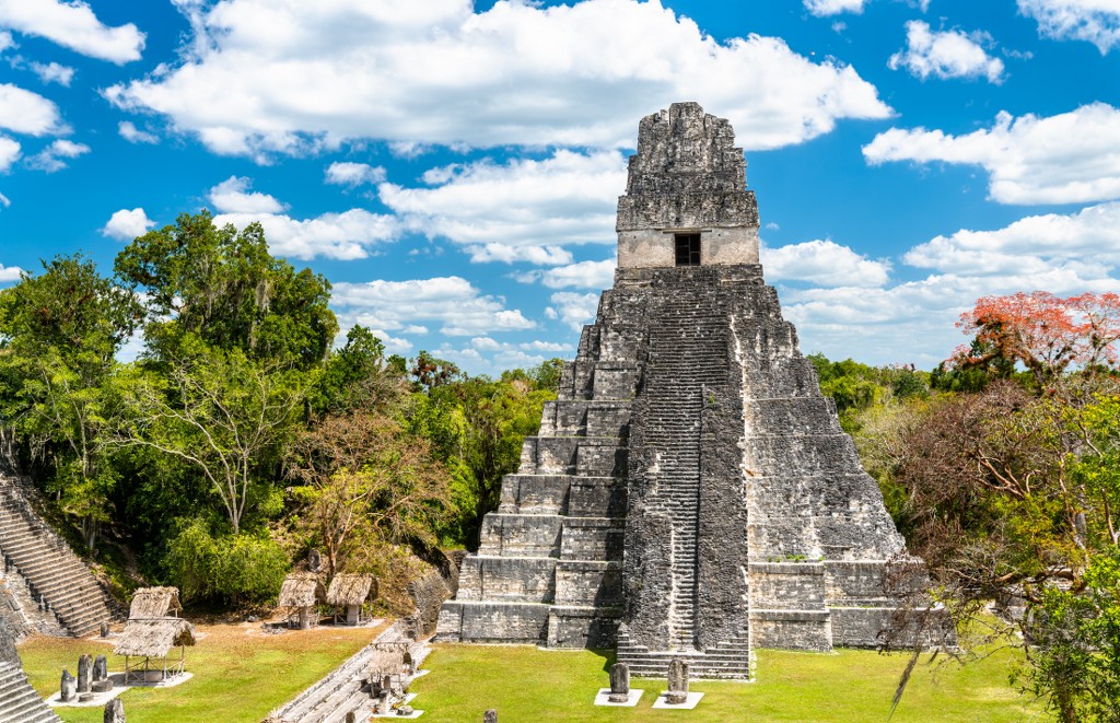 tempio-del-grande-giaguaro-a-tikal-patrimonio-mondiale-dell-unesco-in-guatemala